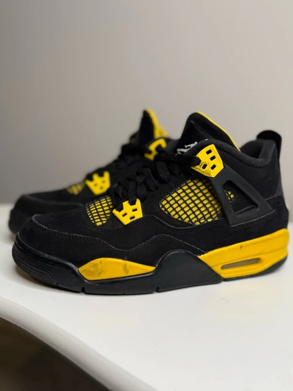 Jordon 4 Retro Grade School Kids Black and Yellow Sneakers